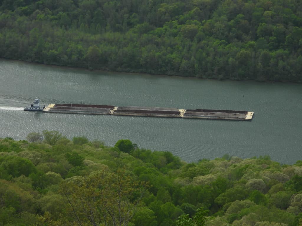 Barge around the Tennessee River Gorge